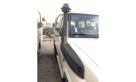 Nunua Imported Toyota Land Cruiser Nyeupe Gari ndani ya Import - Dubai nchini Somalia Nunua Imported Toyota Land Cruiser Nyeupe Gari ndani ya Import - Dubai nchini Somalia