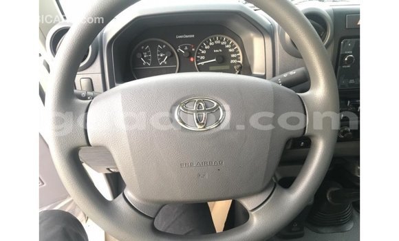 Nunua Imported Toyota Land Cruiser Nyeupe Gari ndani ya Import - Dubai nchini Somalia Nunua Imported Toyota Land Cruiser Nyeupe Gari ndani ya Import - Dubai nchini Somalia