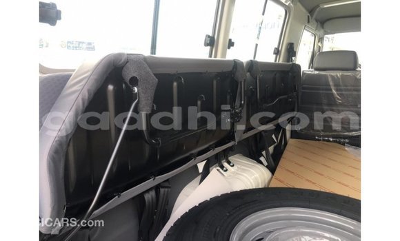 Nunua Imported Toyota Land Cruiser Nyeupe Gari ndani ya Import - Dubai nchini Somalia Nunua Imported Toyota Land Cruiser Nyeupe Gari ndani ya Import - Dubai nchini Somalia
