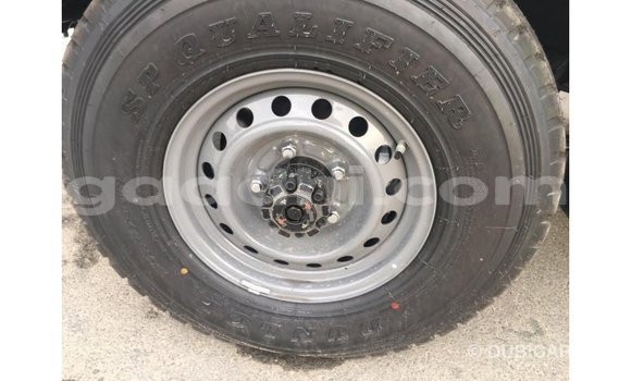 Nunua Imported Toyota Land Cruiser Nyeupe Gari ndani ya Import - Dubai nchini Somalia Nunua Imported Toyota Land Cruiser Nyeupe Gari ndani ya Import - Dubai nchini Somalia