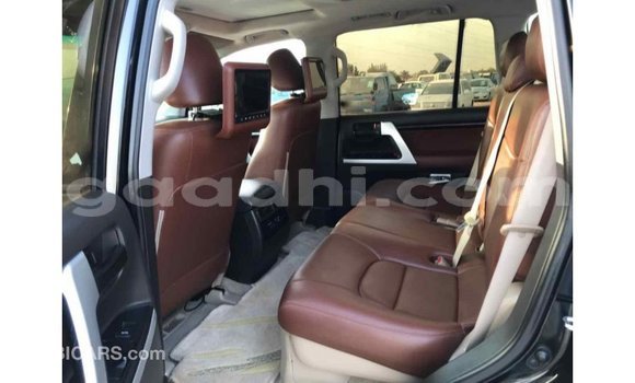 اشتري Imported Toyota Land Cruiser أسود سيارة في Import - Dubai في الصومال اشتري Imported Toyota Land Cruiser أسود سيارة في Import - Dubai في الصومال