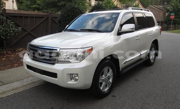 Buy Used Toyota Land Cruiser White Car in Mogadishu in Somalia Buy Used Toyota Land Cruiser White Car in Mogadishu in Somalia
