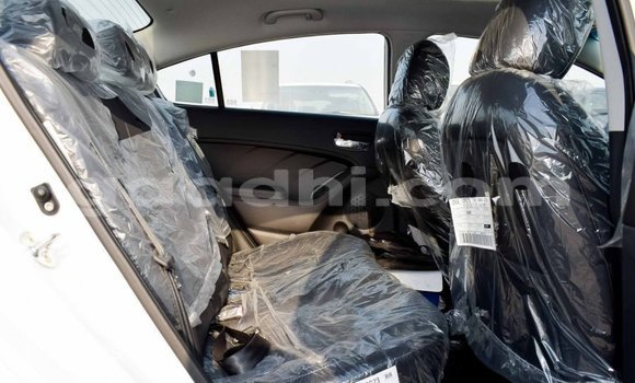 Acheter Import Voiture Kia Cerato Blanc à Import - Dubai, Somalie Acheter Import Voiture Kia Cerato Blanc à Import - Dubai, Somalie