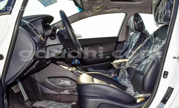 Acheter Import Voiture Kia Cerato Blanc à Import - Dubai, Somalie Acheter Import Voiture Kia Cerato Blanc à Import - Dubai, Somalie