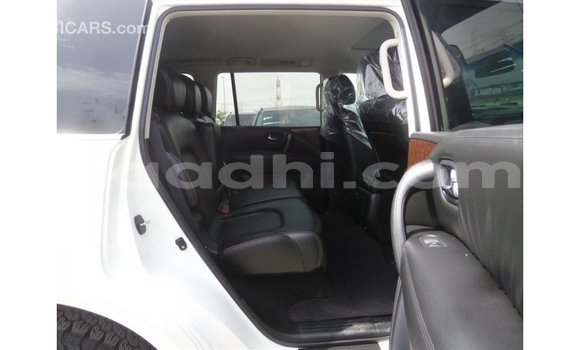 Acheter Import Voiture Nissan Patrol Blanc à Import - Dubai, Somalie Acheter Import Voiture Nissan Patrol Blanc à Import - Dubai, Somalie