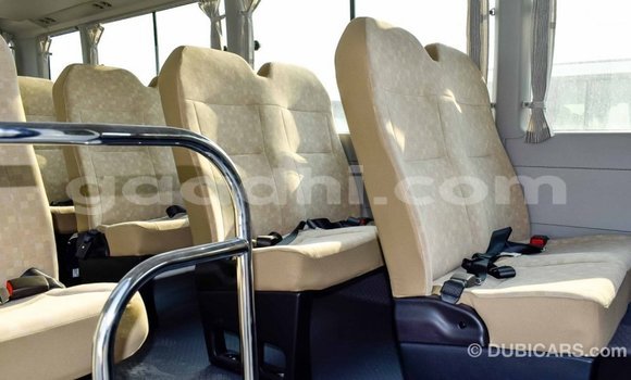 Acheter Import Voiture Toyota Coaster Blanc à Import - Dubai, Somalie Acheter Import Voiture Toyota Coaster Blanc à Import - Dubai, Somalie