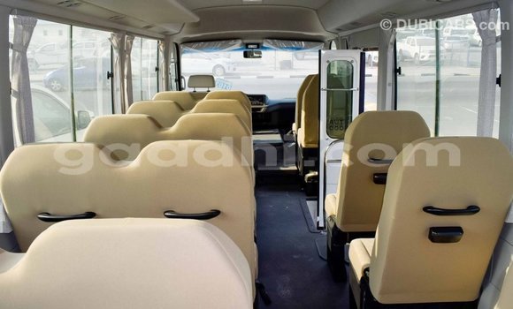 Acheter Import Voiture Toyota Coaster Blanc à Import - Dubai, Somalie Acheter Import Voiture Toyota Coaster Blanc à Import - Dubai, Somalie