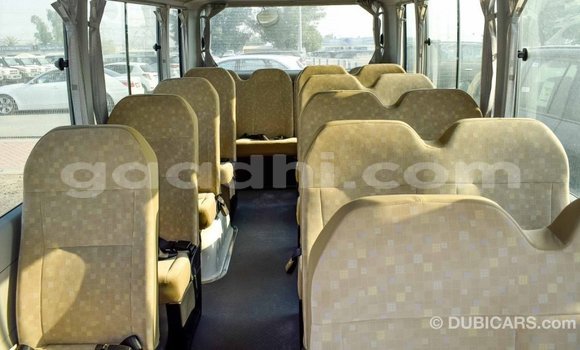 Acheter Import Voiture Toyota Coaster Blanc à Import - Dubai, Somalie Acheter Import Voiture Toyota Coaster Blanc à Import - Dubai, Somalie