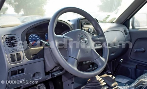 Imported Nissan NP 300 White Makiinaa iti Import - Dubai keessatti Somalia keessatti Imported Nissan NP 300 White Makiinaa iti Import - Dubai keessatti Somalia keessatti