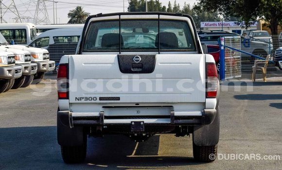 Imported Nissan NP 300 White Makiinaa iti Import - Dubai keessatti Somalia keessatti Imported Nissan NP 300 White Makiinaa iti Import - Dubai keessatti Somalia keessatti