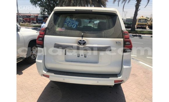 Imported Toyota Prado White Makiinaa iti Import - Dubai keessatti Somalia keessatti Imported Toyota Prado White Makiinaa iti Import - Dubai keessatti Somalia keessatti