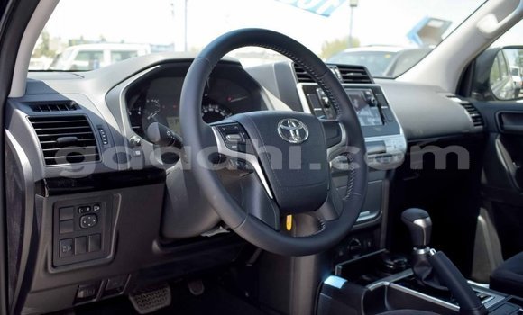 Nunua Mpya Toyota Land Cruiser Prado Nyeusi Gari ndani ya Import - Dubai nchini Somalia Nunua Mpya Toyota Land Cruiser Prado Nyeusi Gari ndani ya Import - Dubai nchini Somalia
