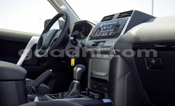 Nunua Mpya Toyota Land Cruiser Prado Nyeusi Gari ndani ya Import - Dubai nchini Somalia Nunua Mpya Toyota Land Cruiser Prado Nyeusi Gari ndani ya Import - Dubai nchini Somalia