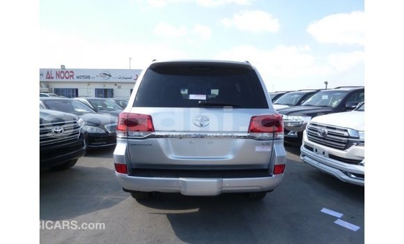 ይግዙ Imported Toyota Land Cruiser ሌላ መኪና በ Import - Dubai በ ሶማሊያ ይግዙ Imported Toyota Land Cruiser ሌላ መኪና በ Import - Dubai በ ሶማሊያ