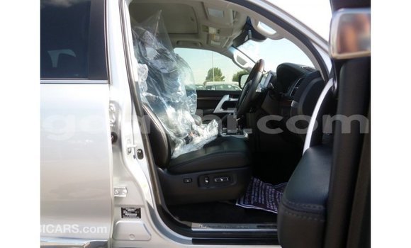 ይግዙ Imported Toyota Land Cruiser ሌላ መኪና በ Import - Dubai በ ሶማሊያ ይግዙ Imported Toyota Land Cruiser ሌላ መኪና በ Import - Dubai በ ሶማሊያ