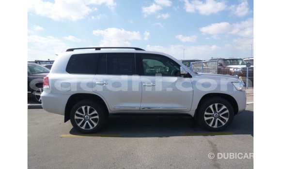 ይግዙ Imported Toyota Land Cruiser ሌላ መኪና በ Import - Dubai በ ሶማሊያ ይግዙ Imported Toyota Land Cruiser ሌላ መኪና በ Import - Dubai በ ሶማሊያ