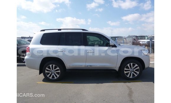 ይግዙ Imported Toyota Land Cruiser ሌላ መኪና በ Import - Dubai በ ሶማሊያ ይግዙ Imported Toyota Land Cruiser ሌላ መኪና በ Import - Dubai በ ሶማሊያ