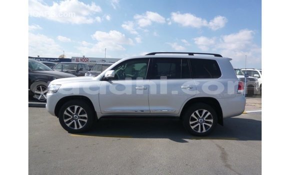 ይግዙ Imported Toyota Land Cruiser ሌላ መኪና በ Import - Dubai በ ሶማሊያ ይግዙ Imported Toyota Land Cruiser ሌላ መኪና በ Import - Dubai በ ሶማሊያ