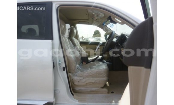 Acheter Import Voiture Toyota Prado Blanc à Import - Dubai, Somalie Acheter Import Voiture Toyota Prado Blanc à Import - Dubai, Somalie