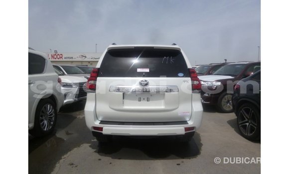 Acheter Import Voiture Toyota Prado Blanc à Import - Dubai, Somalie Acheter Import Voiture Toyota Prado Blanc à Import - Dubai, Somalie