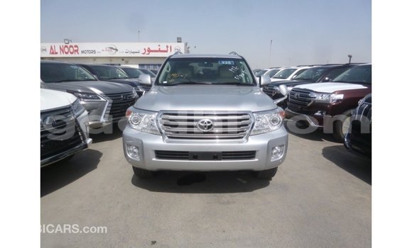 ይግዙ Imported Toyota Land Cruiser ሌላ መኪና በ Import - Dubai በ ሶማሊያ ይግዙ Imported Toyota Land Cruiser ሌላ መኪና በ Import - Dubai በ ሶማሊያ