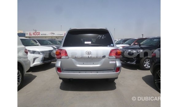 ይግዙ Imported Toyota Land Cruiser ሌላ መኪና በ Import - Dubai በ ሶማሊያ ይግዙ Imported Toyota Land Cruiser ሌላ መኪና በ Import - Dubai በ ሶማሊያ