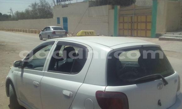 Acheter Neuf Voiture Toyota Vitz Blanc à Hargeysa, Somaliland Acheter Neuf Voiture Toyota Vitz Blanc à Hargeysa, Somaliland