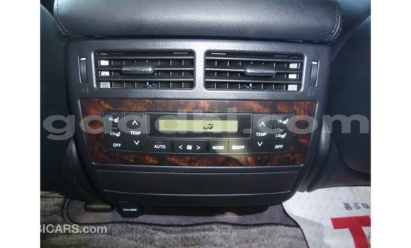Acheter Import Voiture Toyota Land Cruiser Blanc à Import - Dubai, Somalie Acheter Import Voiture Toyota Land Cruiser Blanc à Import - Dubai, Somalie