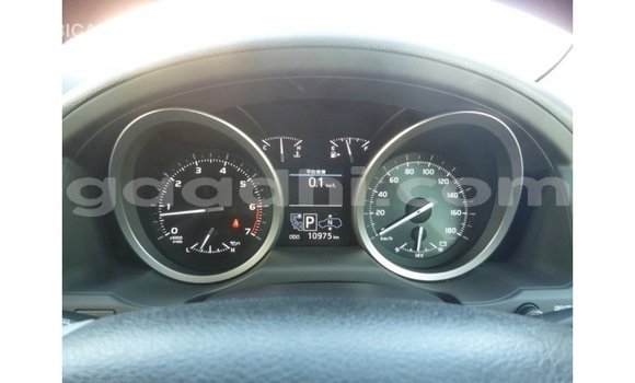 Acheter Import Voiture Toyota Land Cruiser Blanc à Import - Dubai, Somalie Acheter Import Voiture Toyota Land Cruiser Blanc à Import - Dubai, Somalie