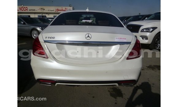 Acheter Import Voiture Mercedes-Benz 190 Blanc à Import - Dubai, Somalie Acheter Import Voiture Mercedes-Benz 190 Blanc à Import - Dubai, Somalie