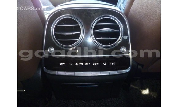 Acheter Import Voiture Mercedes-Benz 190 Blanc à Import - Dubai, Somalie Acheter Import Voiture Mercedes-Benz 190 Blanc à Import - Dubai, Somalie