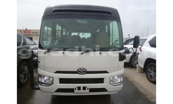 Acheter Import Voiture Toyota Coaster Blanc à Import - Dubai, Somalie Acheter Import Voiture Toyota Coaster Blanc à Import - Dubai, Somalie