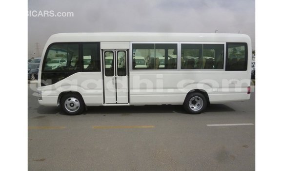 Acheter Import Voiture Toyota Coaster Blanc à Import - Dubai, Somalie Acheter Import Voiture Toyota Coaster Blanc à Import - Dubai, Somalie