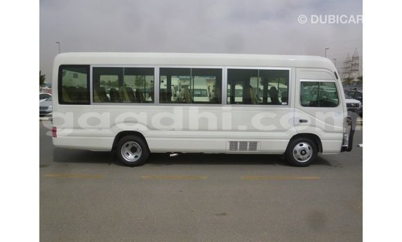 Acheter Import Voiture Toyota Coaster Blanc à Import - Dubai, Somalie Acheter Import Voiture Toyota Coaster Blanc à Import - Dubai, Somalie