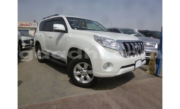 Acheter Import Voiture Toyota Prado Blanc à Import - Dubai, Somalie Acheter Import Voiture Toyota Prado Blanc à Import - Dubai, Somalie