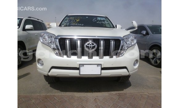 Acheter Import Voiture Toyota Prado Blanc à Import - Dubai, Somalie Acheter Import Voiture Toyota Prado Blanc à Import - Dubai, Somalie