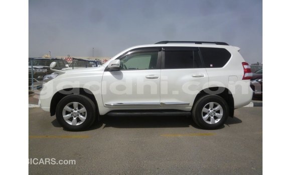 Acheter Import Voiture Toyota Prado Blanc à Import - Dubai, Somalie Acheter Import Voiture Toyota Prado Blanc à Import - Dubai, Somalie