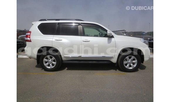 Acheter Import Voiture Toyota Prado Blanc à Import - Dubai, Somalie Acheter Import Voiture Toyota Prado Blanc à Import - Dubai, Somalie