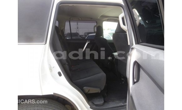 Acheter Import Voiture Toyota Prado Blanc à Import - Dubai, Somalie Acheter Import Voiture Toyota Prado Blanc à Import - Dubai, Somalie
