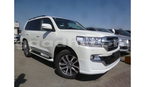 Acheter Import Voiture Toyota Land Cruiser Blanc à Import - Dubai, Somalie Acheter Import Voiture Toyota Land Cruiser Blanc à Import - Dubai, Somalie
