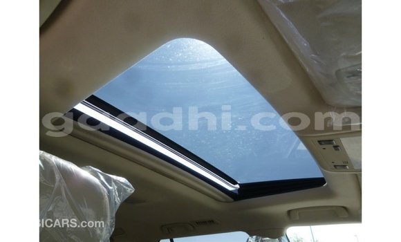 Acheter Import Voiture Toyota Land Cruiser Blanc à Import - Dubai, Somalie Acheter Import Voiture Toyota Land Cruiser Blanc à Import - Dubai, Somalie
