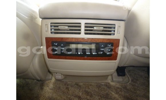 Acheter Import Voiture Toyota Land Cruiser Blanc à Import - Dubai, Somalie Acheter Import Voiture Toyota Land Cruiser Blanc à Import - Dubai, Somalie
