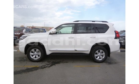 Acheter Import Voiture Toyota Prado Blanc à Import - Dubai, Somalie Acheter Import Voiture Toyota Prado Blanc à Import - Dubai, Somalie