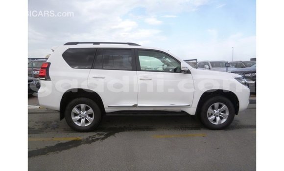 Acheter Import Voiture Toyota Prado Blanc à Import - Dubai, Somalie Acheter Import Voiture Toyota Prado Blanc à Import - Dubai, Somalie