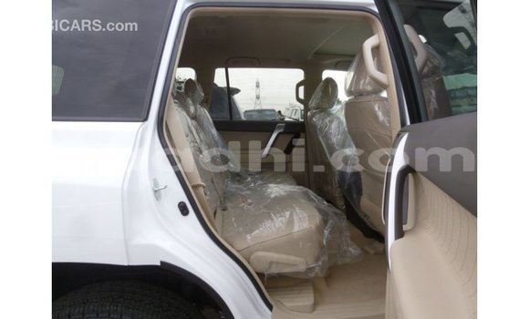 Acheter Import Voiture Toyota Prado Blanc à Import - Dubai, Somalie Acheter Import Voiture Toyota Prado Blanc à Import - Dubai, Somalie