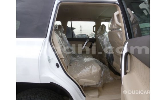 Acheter Import Voiture Toyota Prado Blanc à Import - Dubai, Somalie Acheter Import Voiture Toyota Prado Blanc à Import - Dubai, Somalie