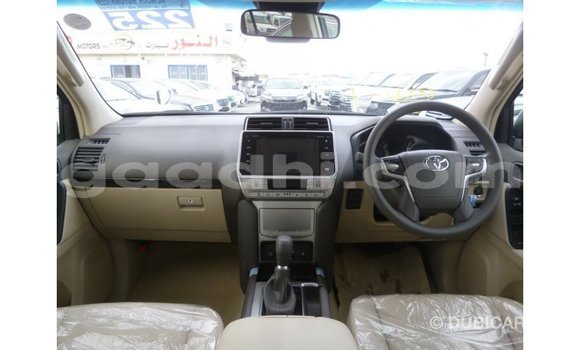Acheter Import Voiture Toyota Prado Blanc à Import - Dubai, Somalie Acheter Import Voiture Toyota Prado Blanc à Import - Dubai, Somalie