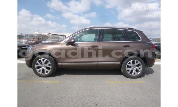 Acheter Import Voiture Volkswagen Touareg Marron à Import - Dubai, Somalie Acheter Import Voiture Volkswagen Touareg Marron à Import - Dubai, Somalie