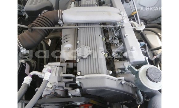 Acheter Import Voiture Toyota Land Cruiser Blanc à Import - Dubai, Somalie Acheter Import Voiture Toyota Land Cruiser Blanc à Import - Dubai, Somalie