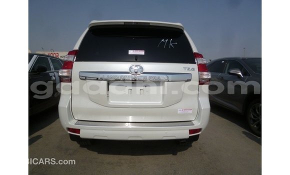 Acheter Import Voiture Toyota Prado Blanc à Import - Dubai, Somalie Acheter Import Voiture Toyota Prado Blanc à Import - Dubai, Somalie